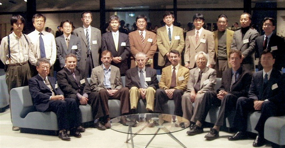 2004: Symposium: Group photo