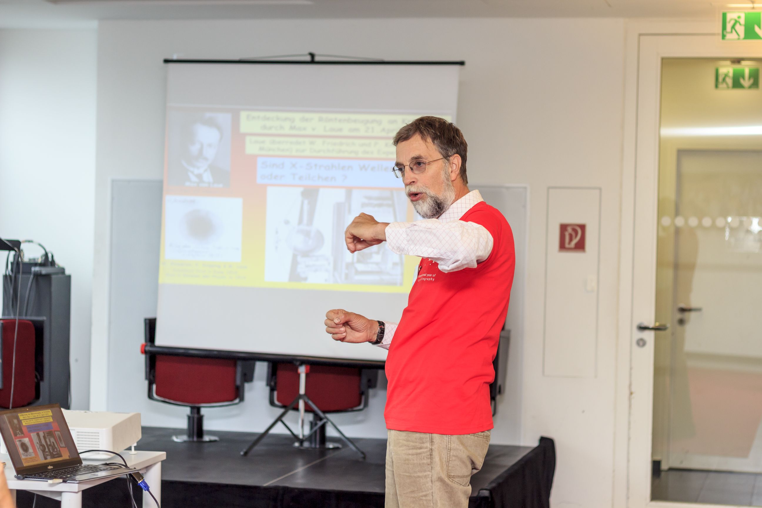 2014: Alice im Kristall-land: An open crystallography day for the general public