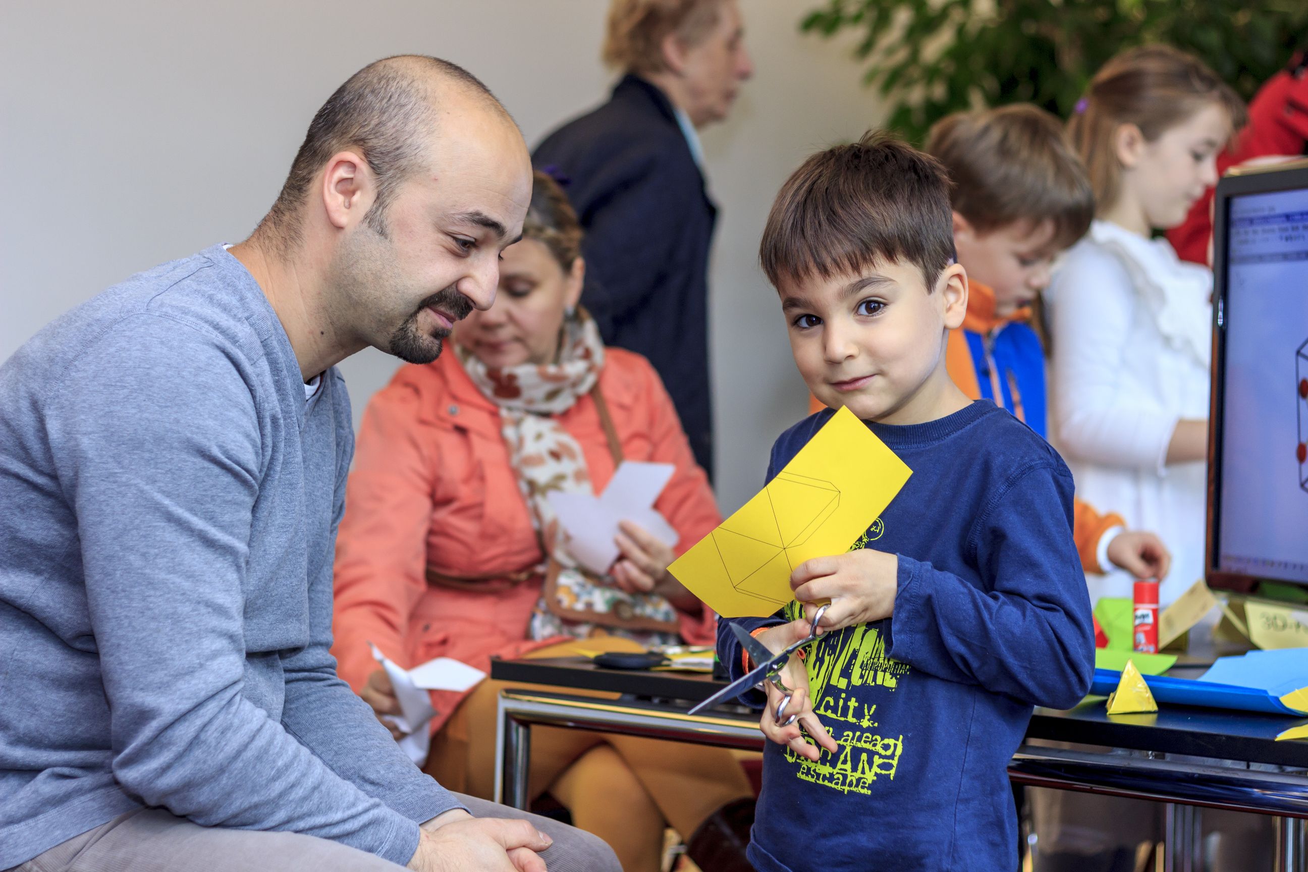 2014: Alice im Kristall-land: An open crystallography day for the general public