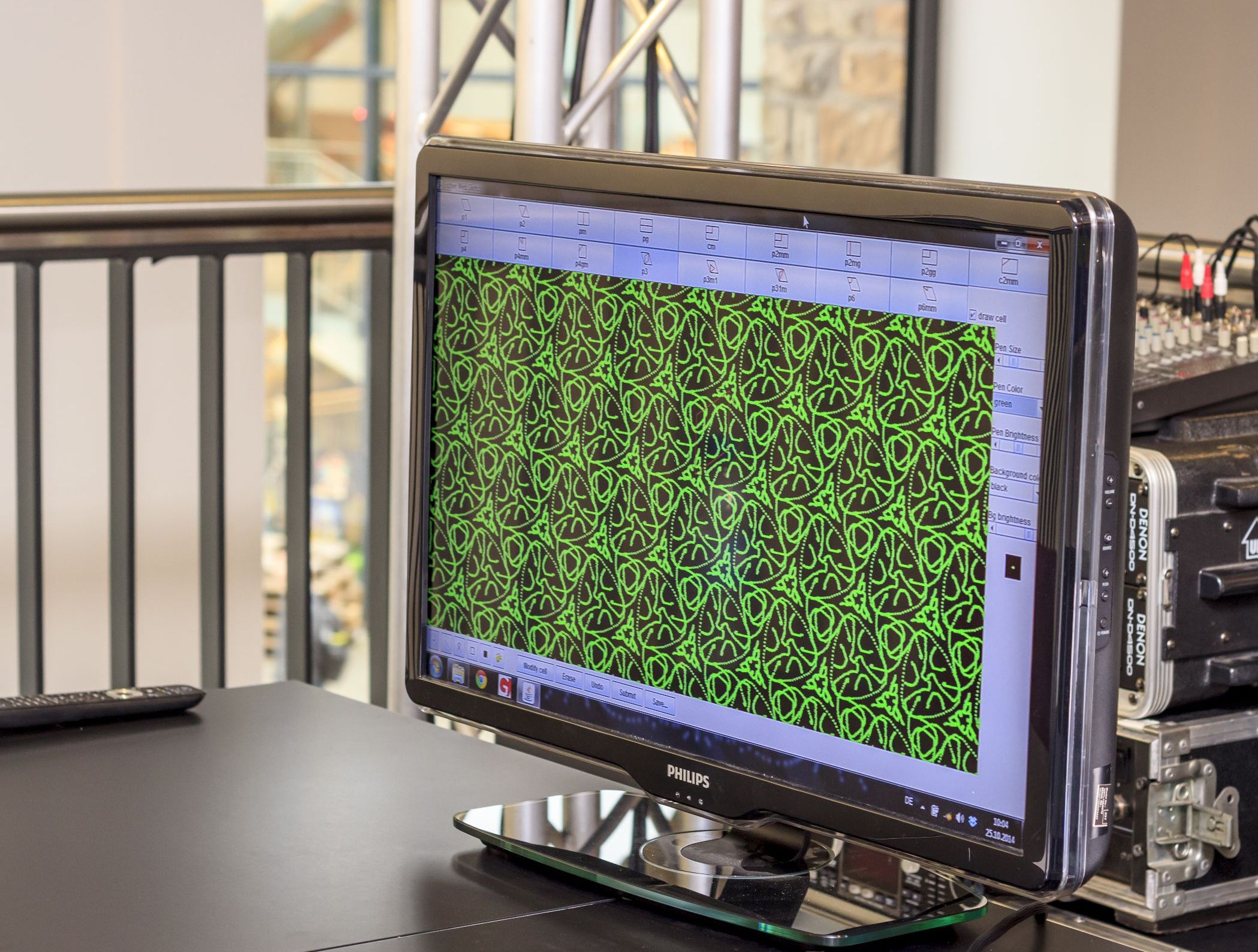 2014: Alice im Kristall-land: An open crystallography day for the general public