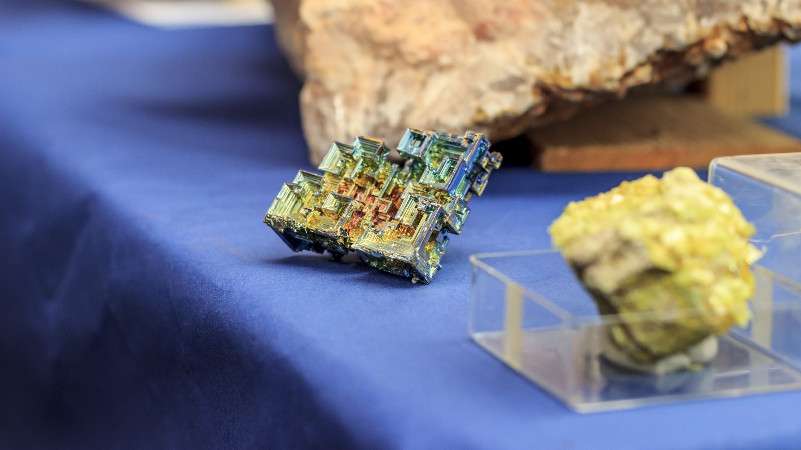 2014: Alice im Kristall-land: An open crystallography day for the general public