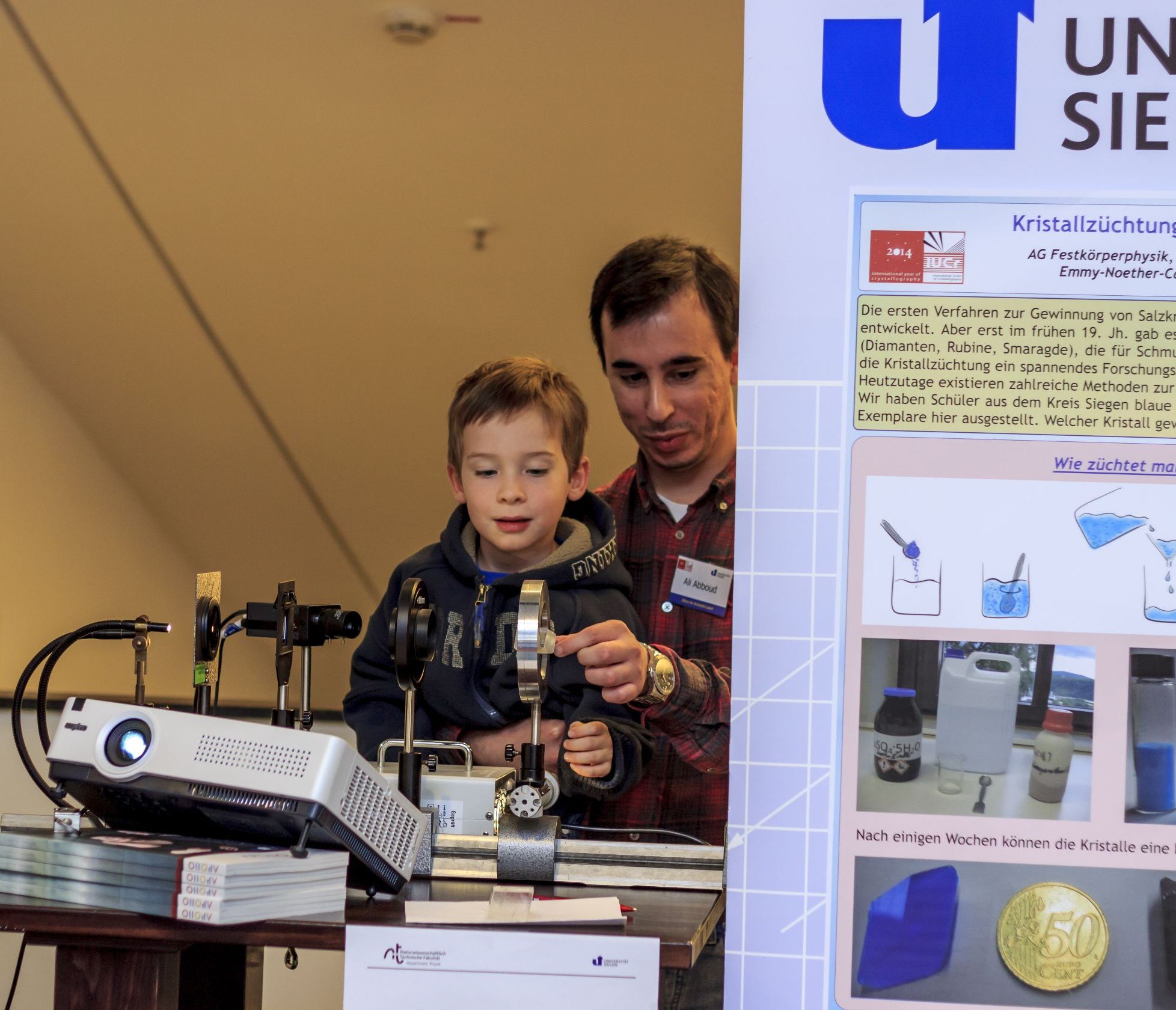 2014: Alice im Kristall-land: An open crystallography day for the general public
