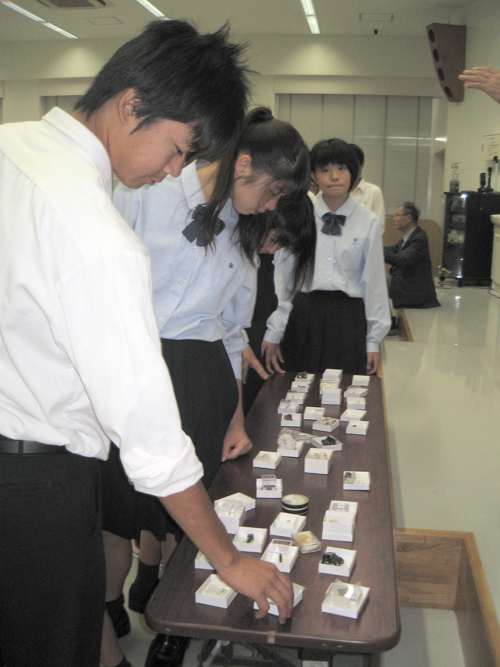 2013: Crystallographic Society of Japan Annual Meeting: Exhibition and hands-on demonstrations