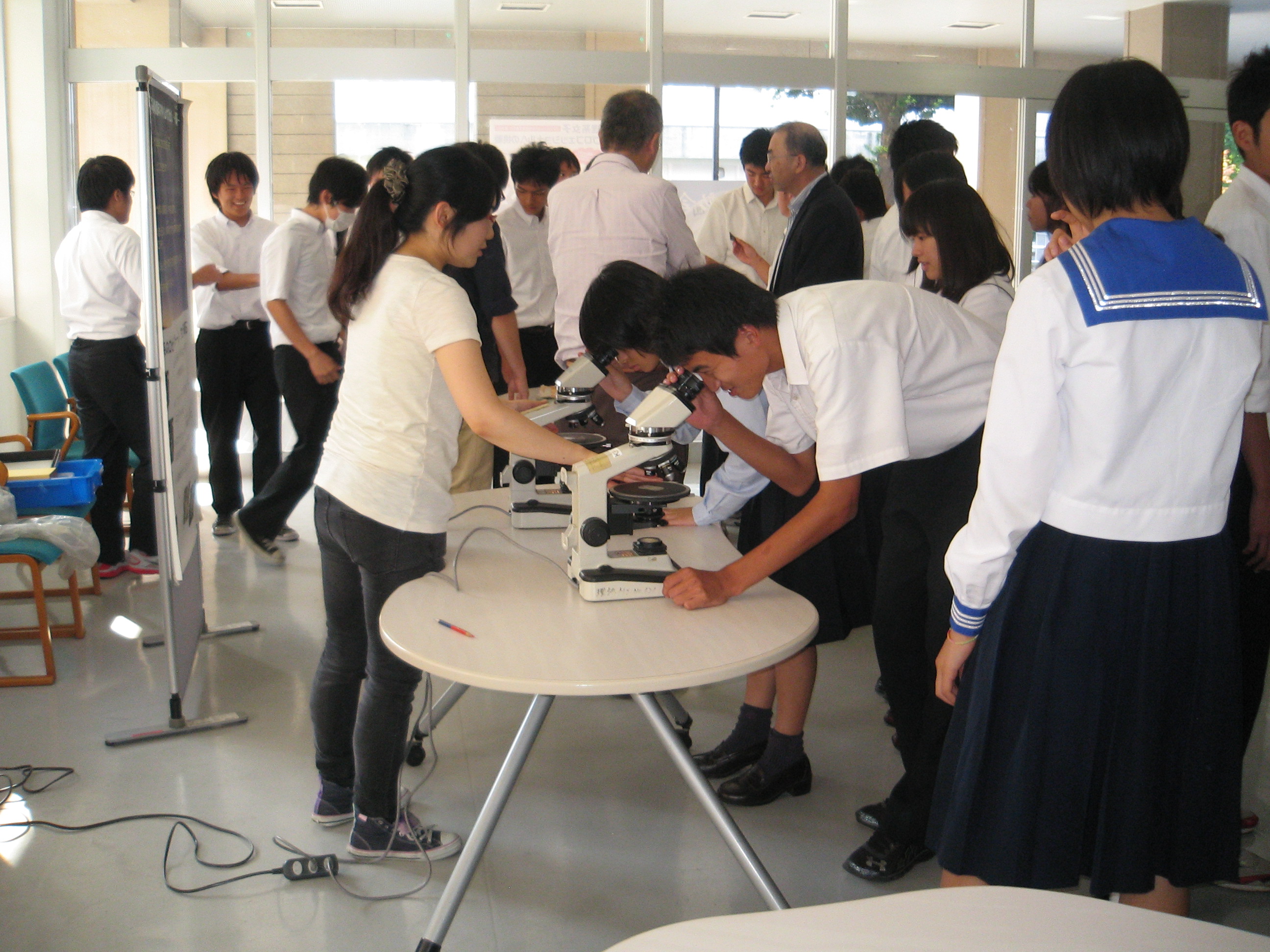 2013: Crystallographic Society of Japan Annual Meeting: Exhibition and hands-on demonstrations