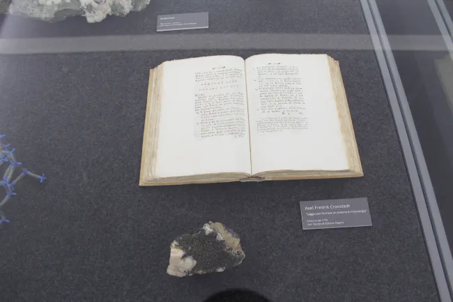 2013: Crystalli!: Exhibition