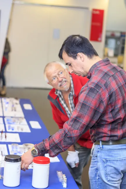 2014: Alice im Kristall-land: An open crystallography day for the general public