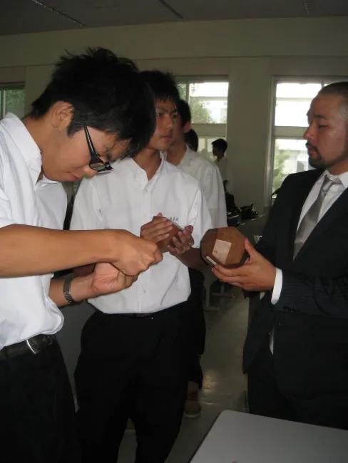 2013: Crystallographic Society of Japan Annual Meeting: Exhibition and hands-on demonstrations