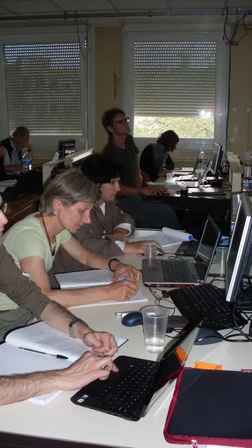2011: 2nd International Workshop on Combined Analysis using X-ray and Neutron Scattering: Classroom session